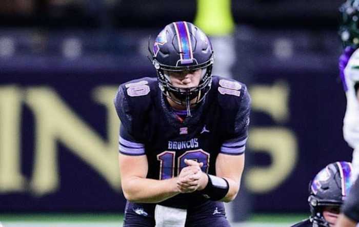 Class of 2023 quarterback Eli Holstein